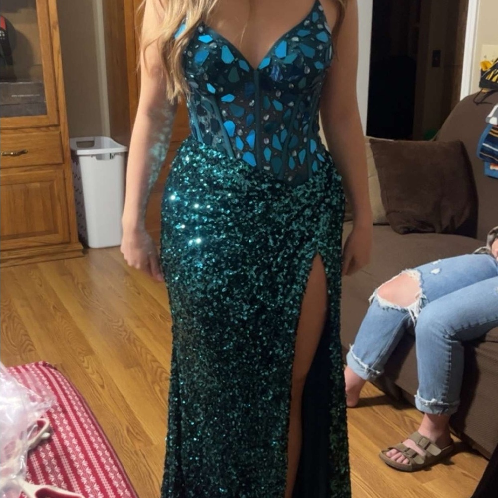 Elegant Sequin Prom Dress in Teal